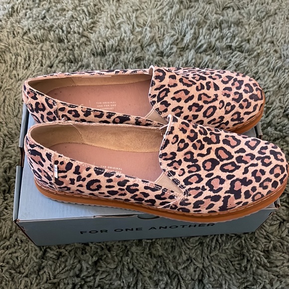 Leopard Toms Shoes - Picture 5 of 6